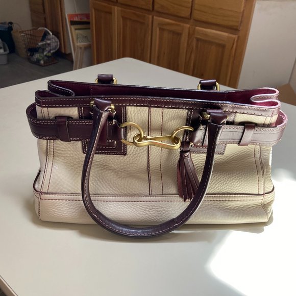 COACH HAMPTONS PEBBLE LEATHER 10212 shoulder belted tassel tote purse - Picture 1 of 6